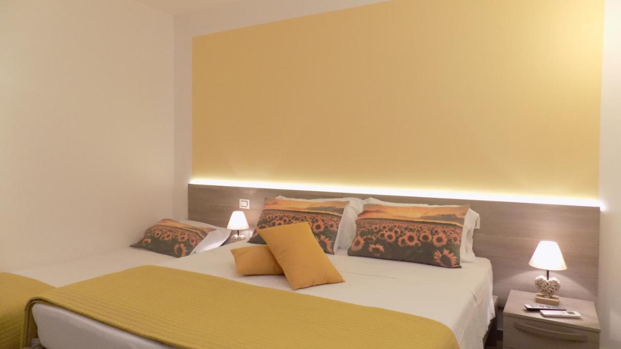 Millyholidays - Sunflower - Center - Nearby - Private Garden - Pool *